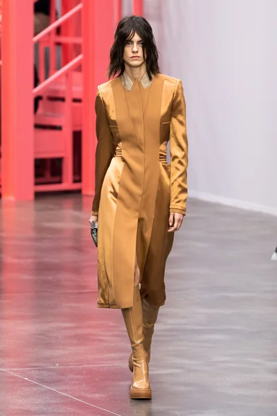 Look 12